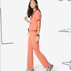 Figs Coral Scrub Set